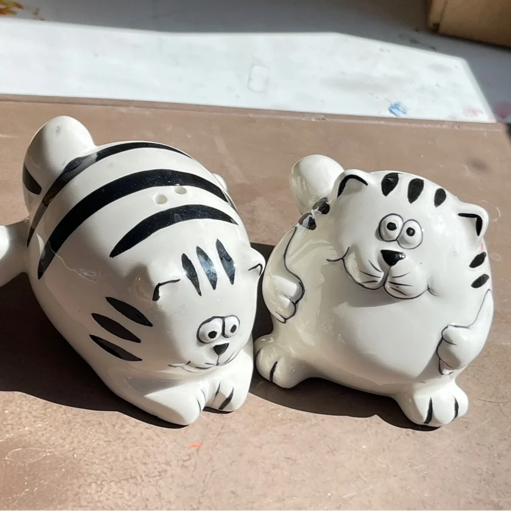 Pier 1 Fat Cat Ceramic Salt & Pepper Shakers